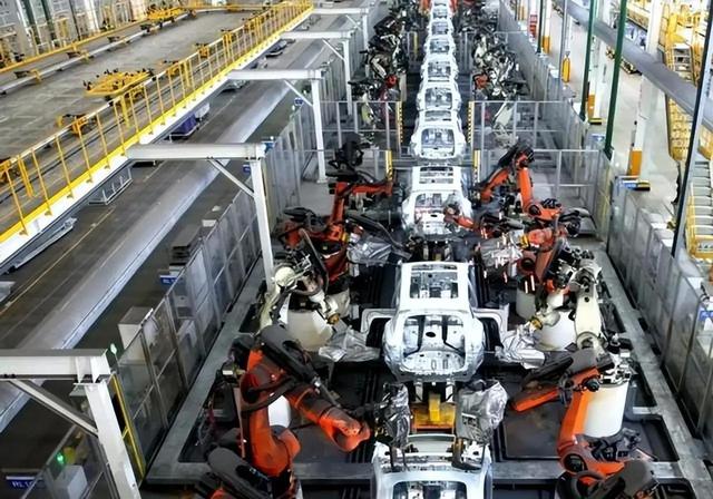 德国记者来河南旅游，游玩三天后懵了：欧洲迟早会被中国 “卷” 倒