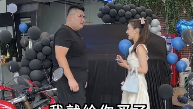 离婚仅1个月再看猴哥与前妻，一个急找下家，一个证实痞幼没说错