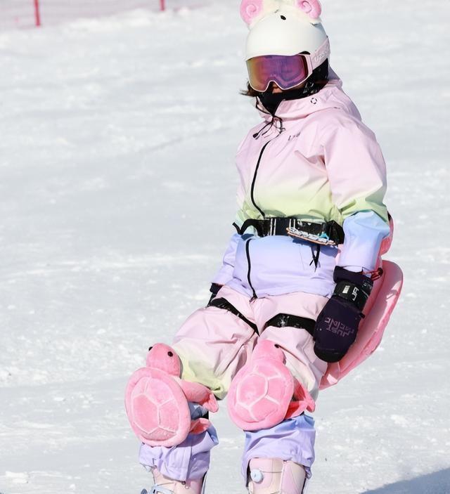 全红婵归队了！她变化真大	，身材高挑颜值抢眼，留了长发气场强大