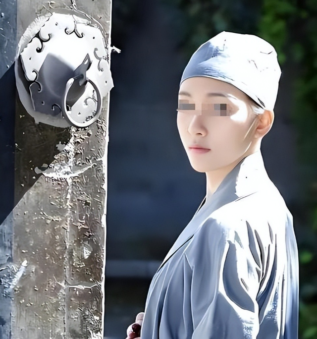 揭秘尼姑庵真相：表面佛门实则妓院，穿黑丝戴假发，香客人来人往