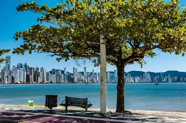阿蒂特兰湖畔蓝村：绘彩留住外出男丁，玛雅文化活起来