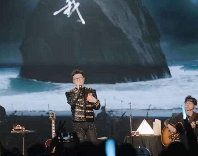 姜还是老的辣，46岁章子怡再次官宣喜讯，成了汪峰高攀不起的模样