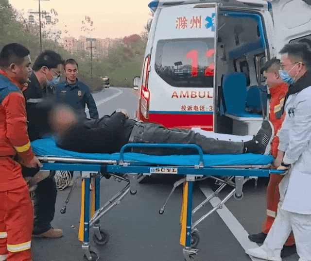 登山 = 解压？滁州男子亲测：快乐没到，消防员先到了！