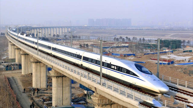 中国高铁为何放着平地不走，而选择建造天价的高架桥？