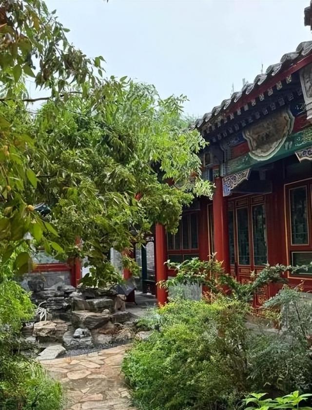 李湘在平台晒自家北京小院，大到让网友以为是景区，真的太有钱了