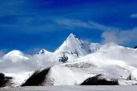 青海省最高的10座山，海拔均超过5000米，其中6000米的就有5座。图片