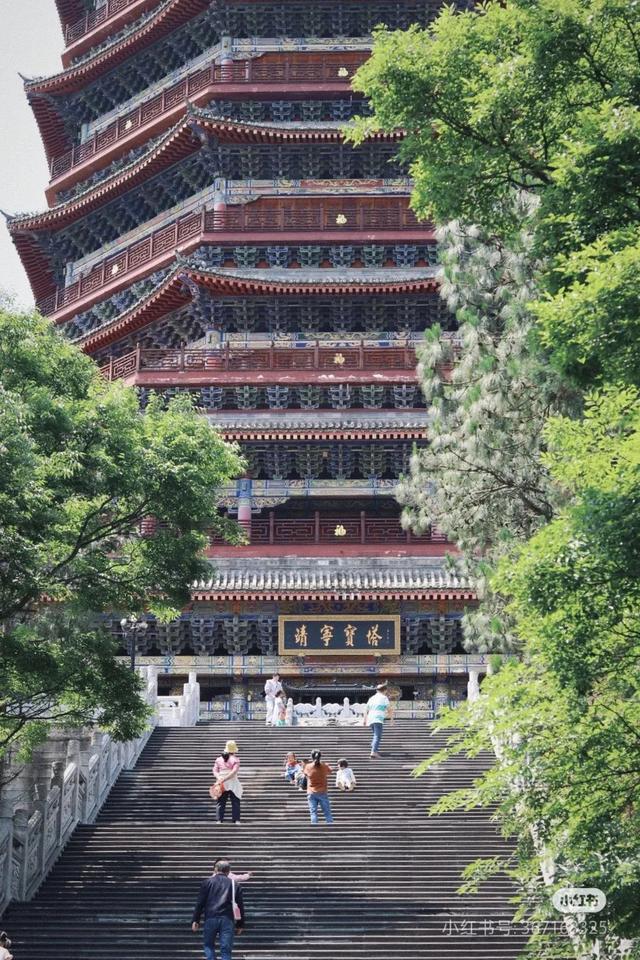 逃离高温！高铁直达22℃清凉之都，比六盘水凉快！草原惊艳瀑布奇绝，人均50吃到爽！