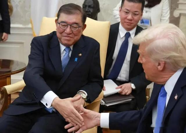 特朗普观看93阅兵，说了句意味深长的话，美媒：中国不会再受欺侮