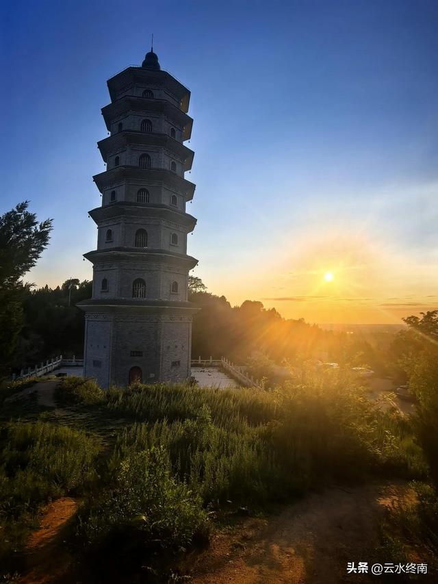 开车直上山顶，蓝田最佳纳凉吹风观山景的地方，看落日夕阳，真美