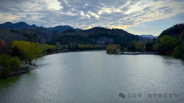 徽县的初冬，是秋天的一场盛大留白