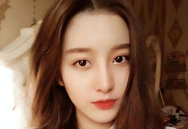 六小龄童愁嫁34岁女儿，看到真容后，男网友惊呼：“这谁敢娶”？