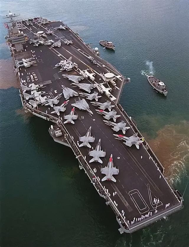 美军南海双机坠海真相来了？秀肌肉变“现眼记”，霸权疲态尽显