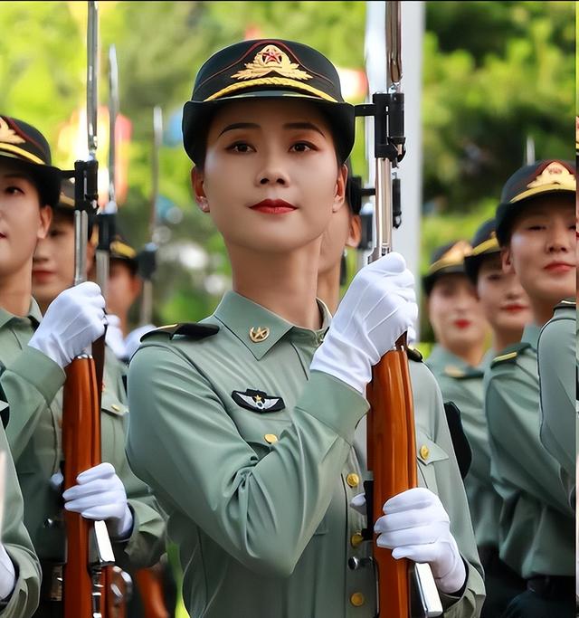 这才是该追的星！女民兵李思颖阅兵回家后仅半天，又有一个新身份