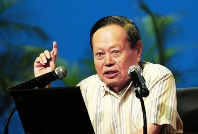 翁帆也没想到，丈夫杨振宁去世后，竟因生前一个举动再次口碑升华