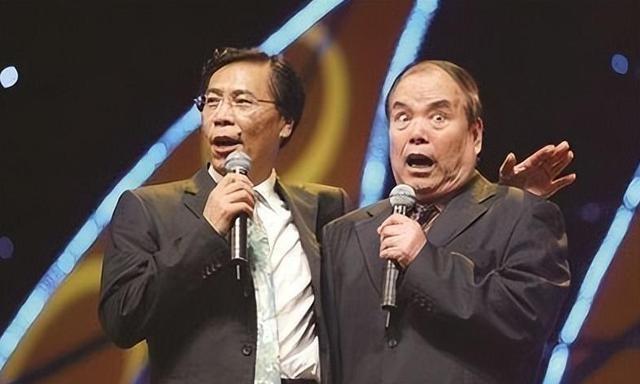 五位相声名家双节聚会！于谦师父辈分高却站着，四位搭档已去世