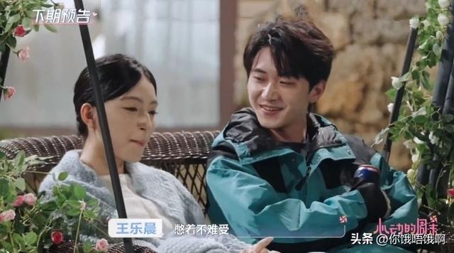 真情侣腻腻歪歪眼里都是你，假情侣全程摆脸没有对视