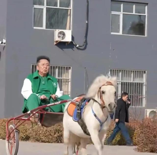 不查不知道一查吓一跳，坐拥北京60亩马场的于谦，私下到底有多壕