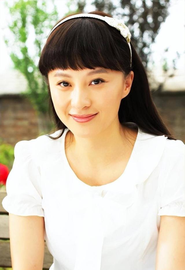 演员徐露：嫌丈夫丑不生孩子，丈夫给她245万，生下女儿后怎样了
