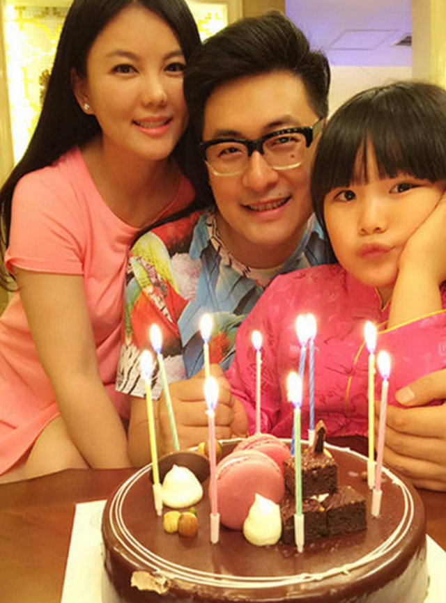 李湘也没想到	，11年前让她怀二胎的人，如今竟成为她的“救赎	”