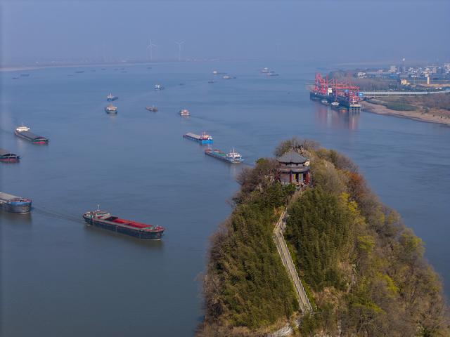 中流砥柱锁吴楚：登小孤山览六朝帝王文采风流