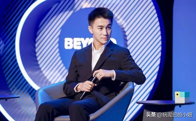 何猷君“霸总”人设崩塌，拖欠工资恶心一幕上演，员工举步维艰