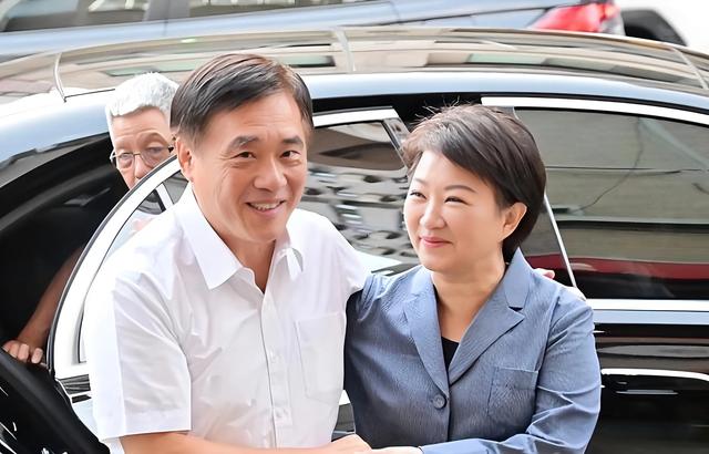 国民党主席选举杀出“黑马”	，洪秀柱一锤定音，谋求两岸统一
