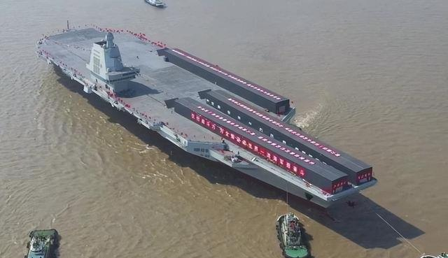 中国被骗了？当我们猛造航母的时候，美国却开始重点打造两栖舰