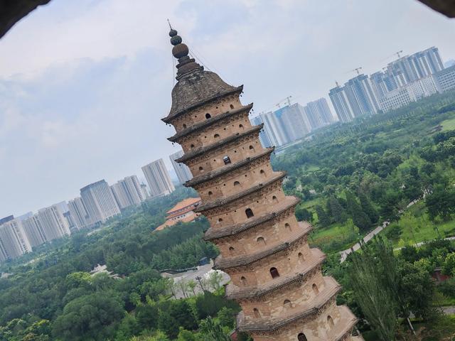 老太原了，第一次登上这个城市象征的“双塔”