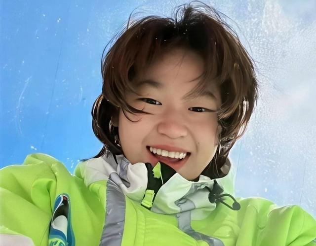 豪宅风波后	，全红婵带伤新疆滑雪，令人担心的事发生 樊振东说对了