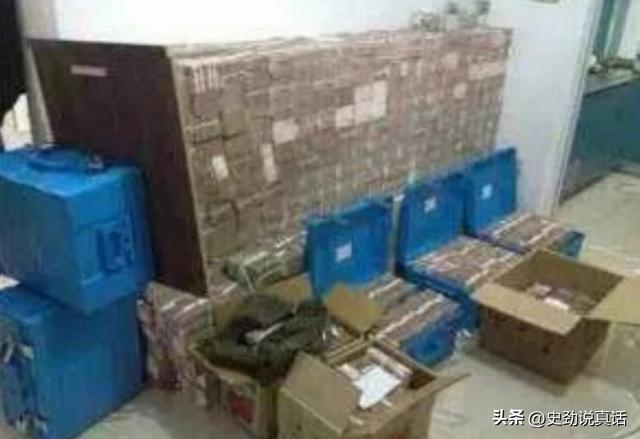 副厅与200多人有不正当关系，受审时猖狂说教，看到证据崩溃大哭