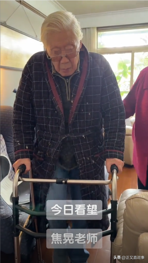 90岁焦晃现状堪忧：穿纸尿裤严重忘事，与小30岁妻子住无电梯顶层