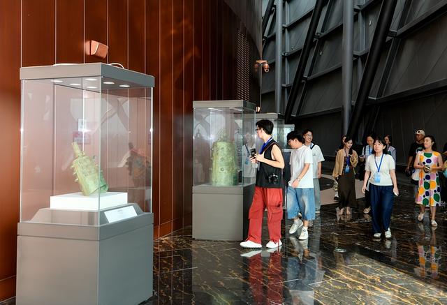 感受城市烟火 品味厚重文化 微博“大V”漫步郑州
