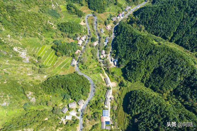 在秦岭最美跑山公路101省道,发现很多当地摩友喜欢倒头就睡