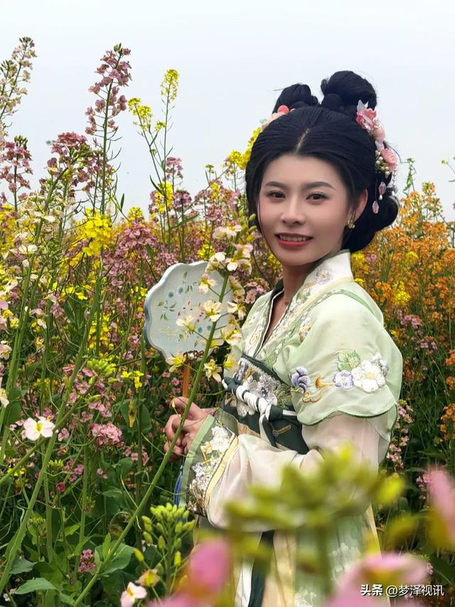 云梦县胡金店镇:花海遇国风 财神送好运