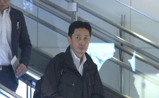 日本要求中国解释双手插兜照片，中方回应：现场是日本媒体拍摄的