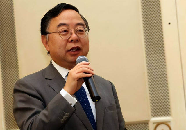 香港富豪陈启宗，扬言以国人身份为耻，转头向美国捐款200亿