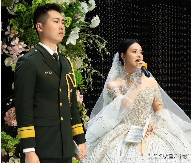 张自轩婚礼现场	，新娘很强势两次拒绝他的亲密动作，岳父实力不菲