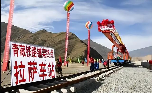 青藏铁路技术不够？到格尔木就必须换美国火车头，为啥不用国产的