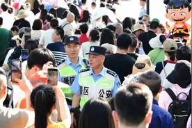 这个 “五一”游客惊叹：相约西湖是赴一场 “安全作舟，美景为帆” 无忧之旅图片