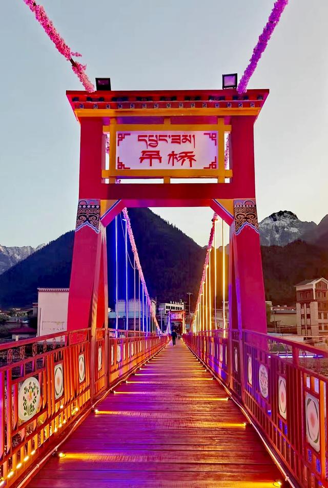 车轮，终于碾上了这条蜿蜒盘旋的天路——318国道