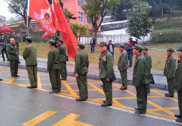 中国唯一一个“军人城市”，一半以上都是军人，吸引众多女孩前往