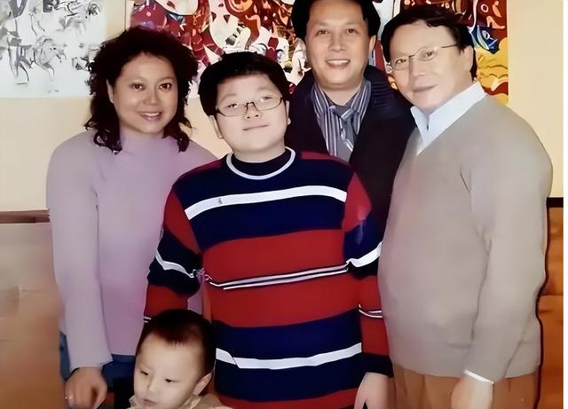唐国强也没想到，走了35年的前妻，意外让两个残疾儿子承受了恶意