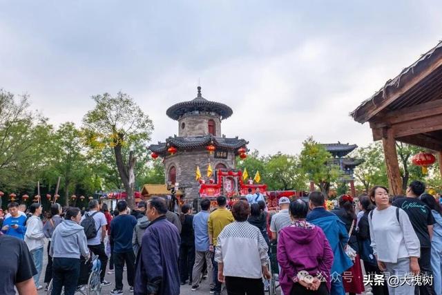 洪洞大槐树景区国庆盛宴持续升温移民后裔老家寻根忙