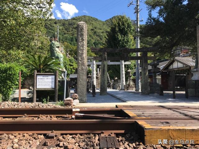 中国台湾阿姨，在日本神社拍照打卡出事，网红景点要命设计该改了