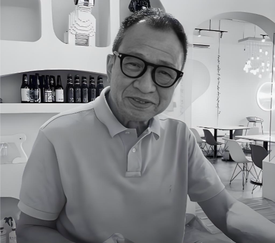 老戏骨许绍雄去世，豪门公子甘当绿叶	，76年人生成就欢喜哥传奇