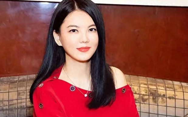 李湘不忍了！公开坦白与释永信的真实关系，亲吻照的真相终于大白