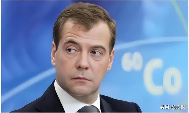 俄乌生死局！5000乌军陷重围，西方美梦碎，核战风险已拉响警报