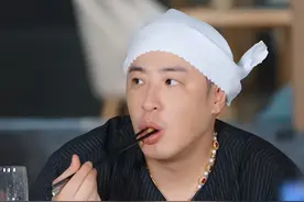 不想吃别硬装！看看《听说很好吃》里的潘玮柏，才知啥叫“真吃”图片