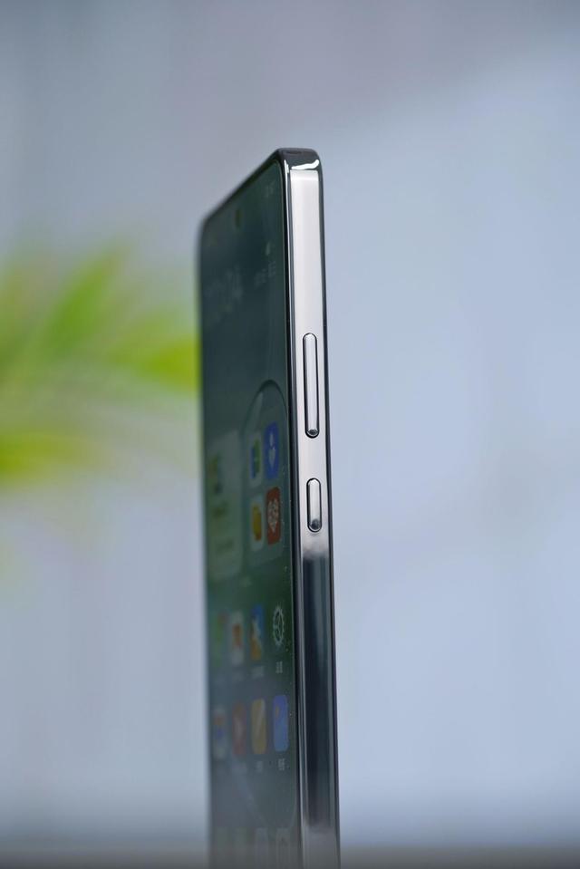 7000mAh超大电池 OPPO K13s评测：千元六年耐用真能打！
