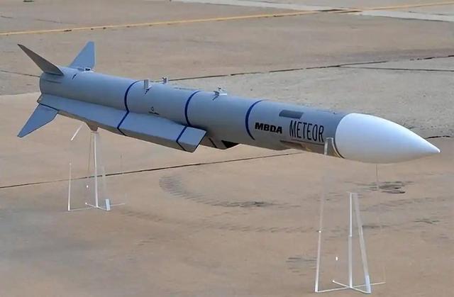 12架日机模拟打击辽宁舰，虚晃一圈不敢靠近，该庆幸这不是实战